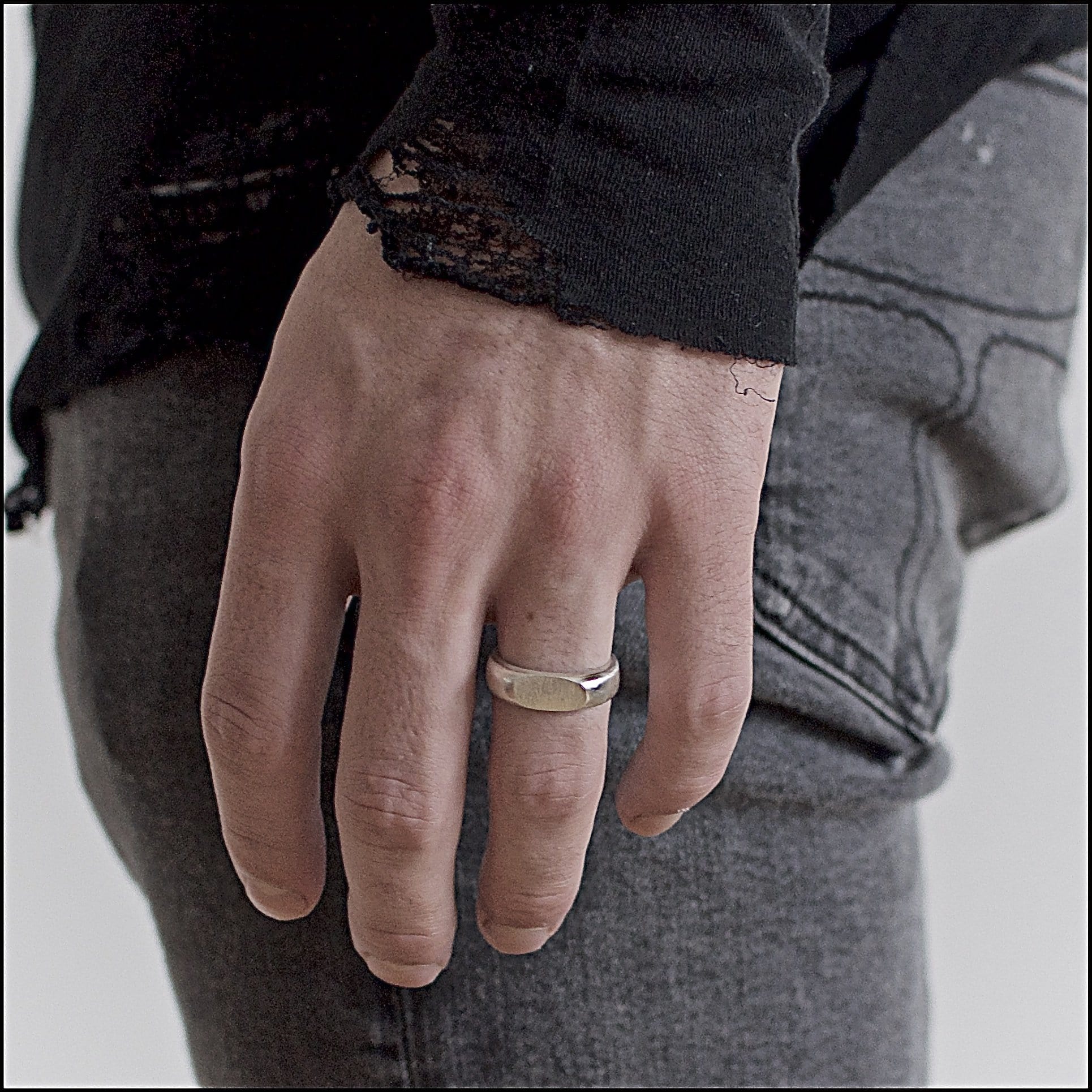 Signet Ring, Rounded thin-Ringe og Halskæder-Black Rock Jewel-Motorious Copenhagen