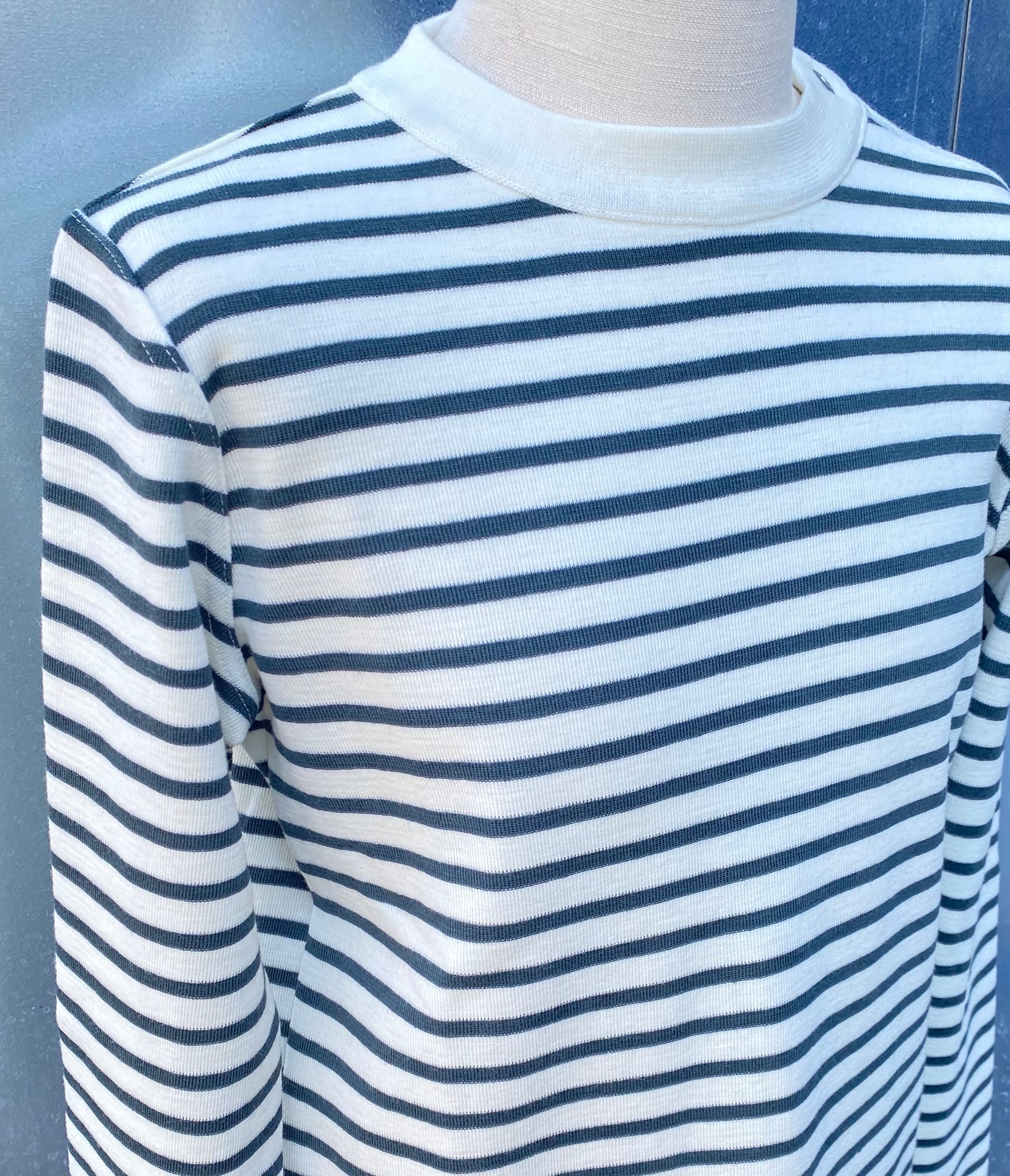 NAVAL crew neck, Natural White / Slo-Mo Green-Sweatshirts-SNS Herning-Motorious Copenhagen