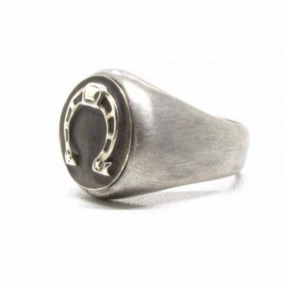 Signet "Horseshoe" Ring-Ringe og Halskæder-Black Pearl Creations-Motorious Copenhagen