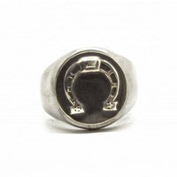 Signet "Horseshoe" Ring-Ringe og Halskæder-Black Pearl Creations-Motorious Copenhagen