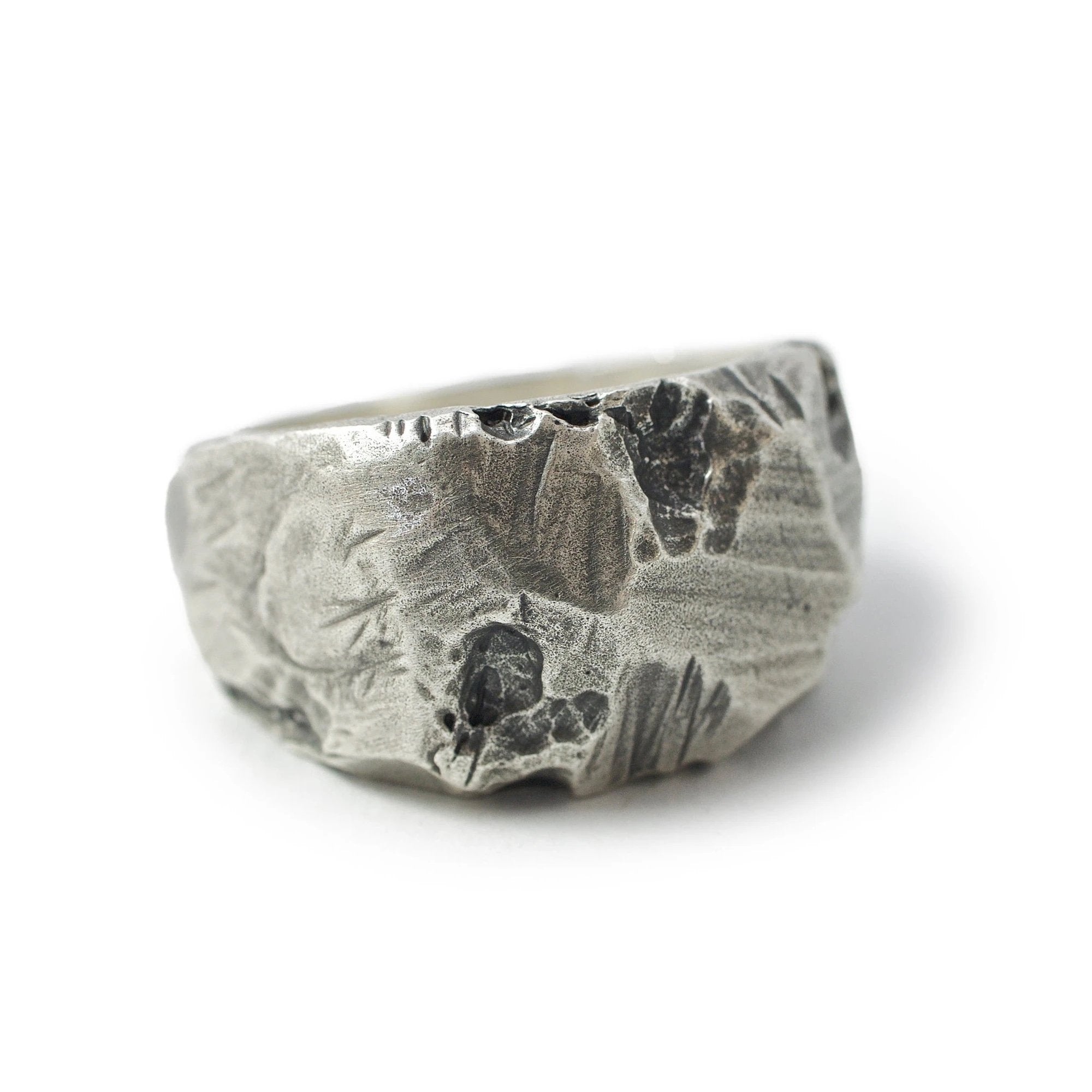 Band Ring, Carved, Raw-Ringe og Halskæder-Black Rock Jewel-Motorious Copenhagen